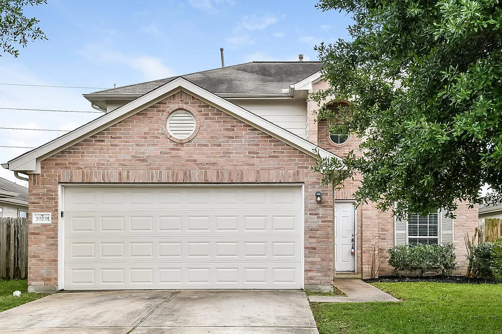 3 bed, 3.0 bath, 1890 sqft, $2,295 — Photo 1