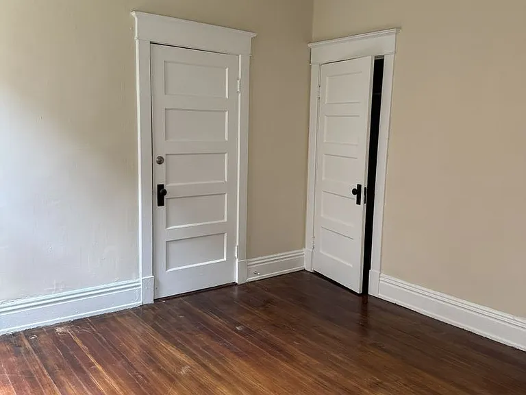 2422 Barton Ave — Photo 10