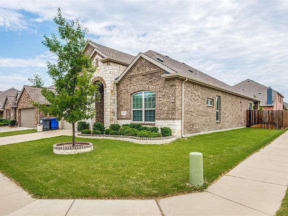 3rd image of 3821 Hazelhurst Dr