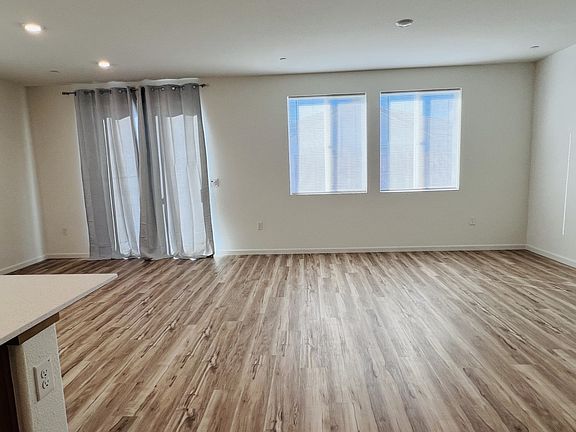 4th image of 1396 Kensington Dr