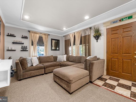 3rd image of 42 Evergreen Rd