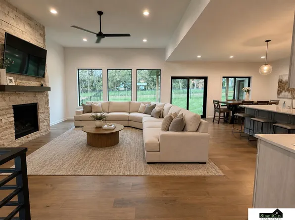 2141 Big Timber Rd, Lincoln, NE 68520