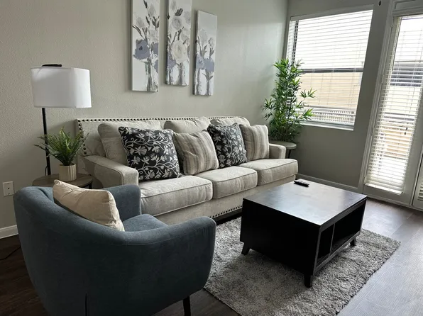 800 W Sam Houston Pkwy N, Houston, TX