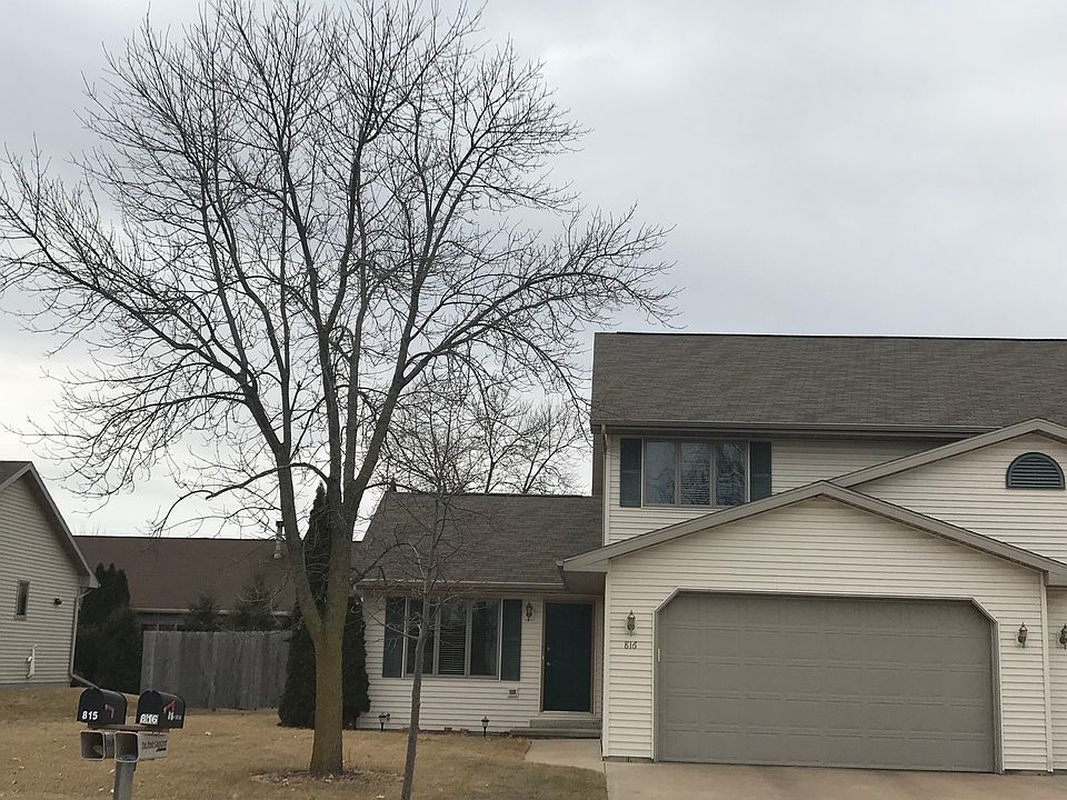 Twindo w/Fenced back yard