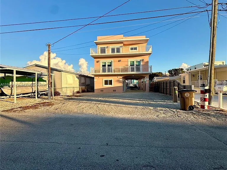 1516 Aqueduct Ln — Photo 2