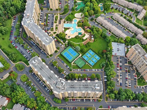 307 Yoakum Pkwy, Alexandria, VA