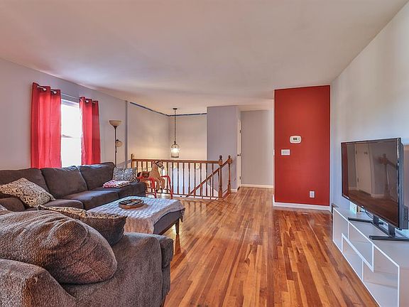 5th image of 554 Covedale Ave