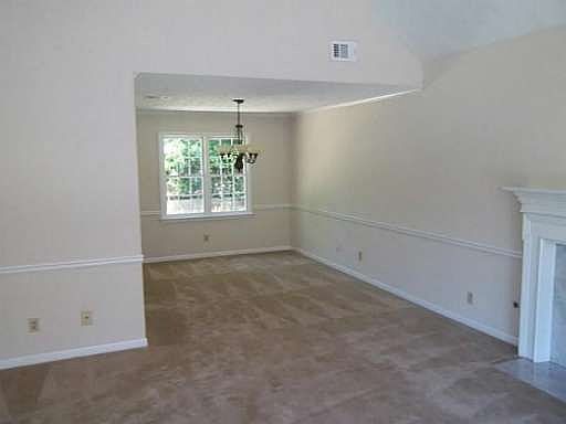 3rd image of 740 Jamie Way NE