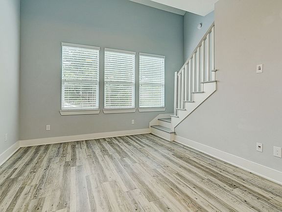 5th image of 715 W 13th St Unit B