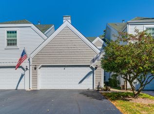 288 Oak Bluff Ct, Wauconda, IL 60084