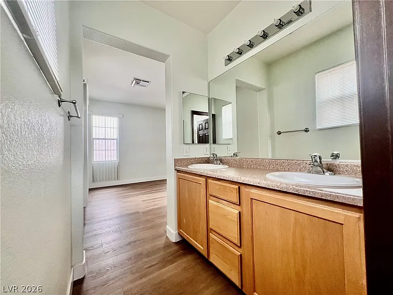 1324 Sun Village Ave — Photo 20