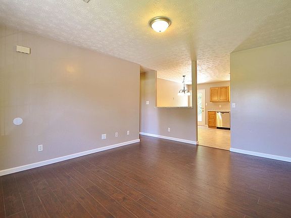 4th image of 7513 Lyle Bend Ln