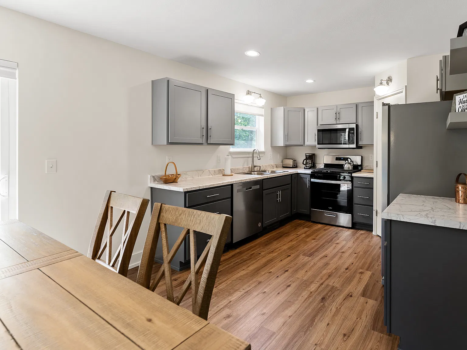 2 bed, 1092 sqft, $1,550 — Photo 2