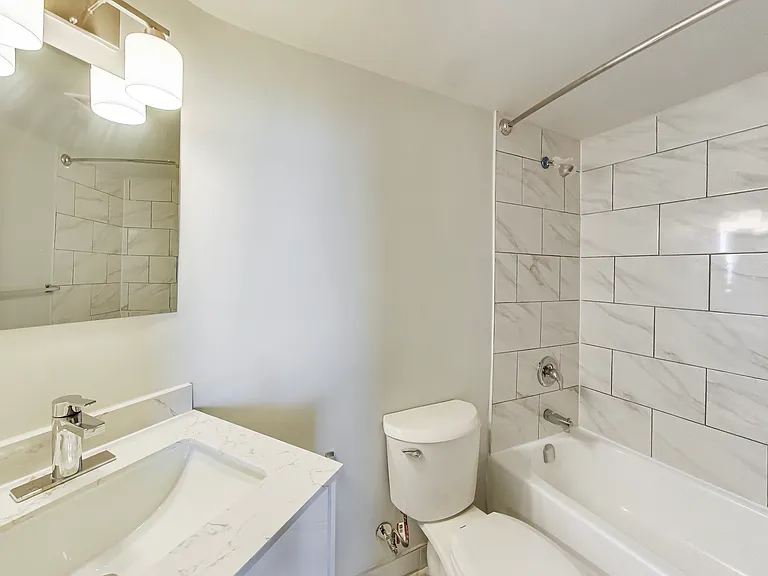 65 Thorncliffe Park Dr #1404 — Photo 18