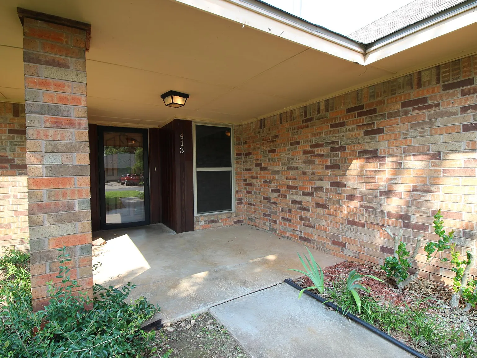 3 bed, 2020 sqft, $2,450 — Photo 3