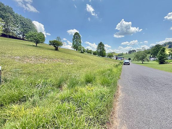 5th image of 16 Deer Creek Ln