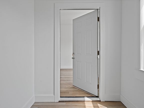 2nd image of 416 Oak Hill Ave #2