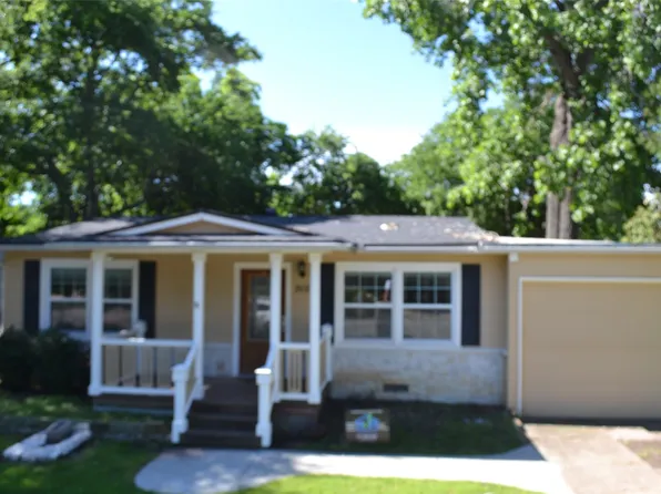 202 Pine St, Arlington, TX 76011