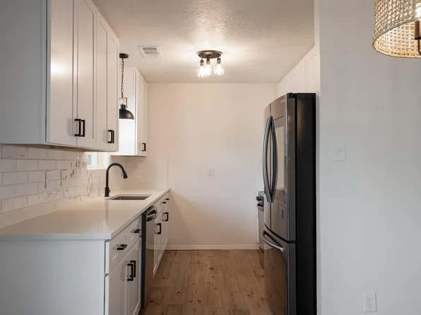 1513 Willys Knight Dr NE, Albuquerque, NM 87112
