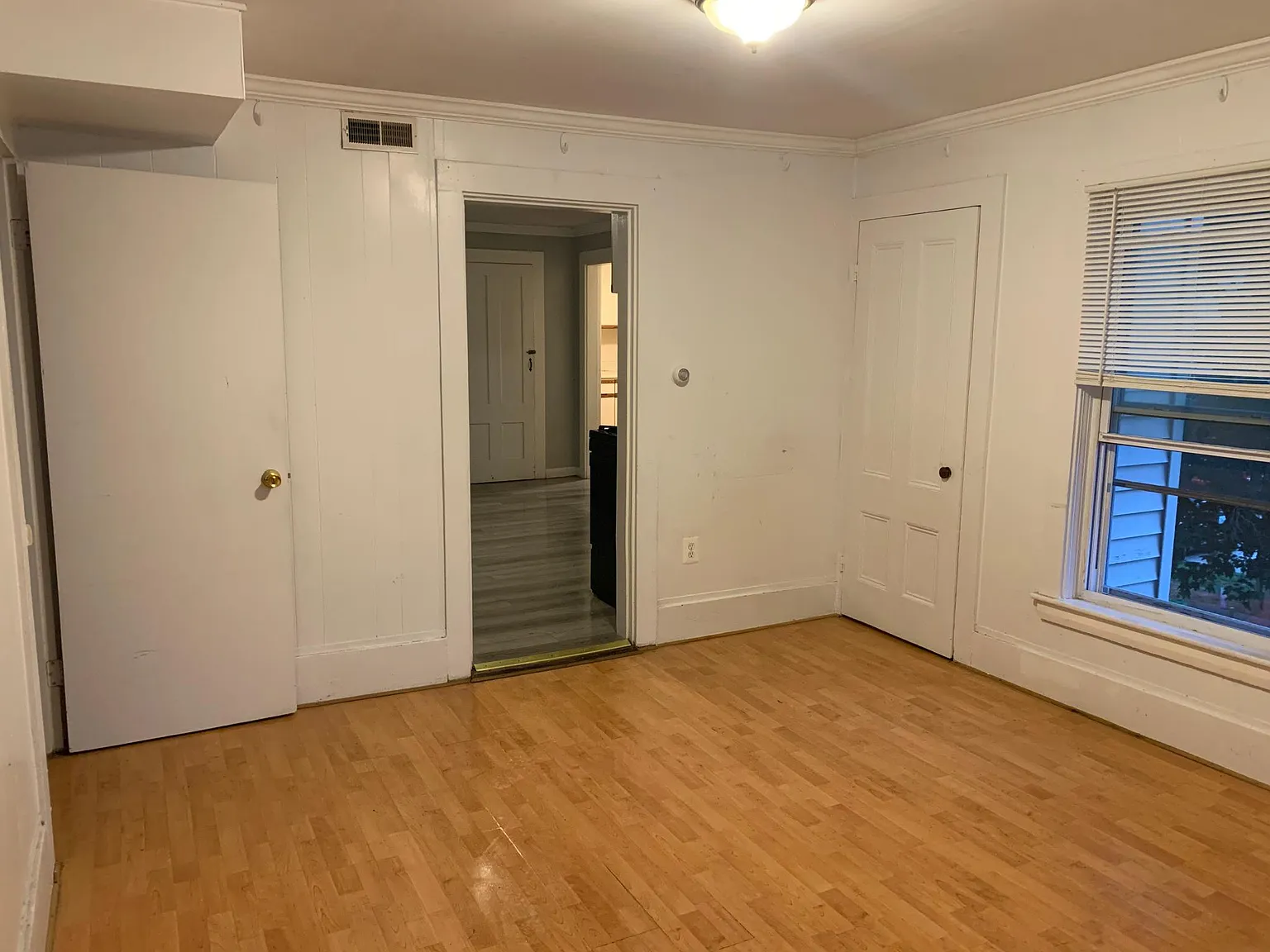 125 Howe St — Photo 4