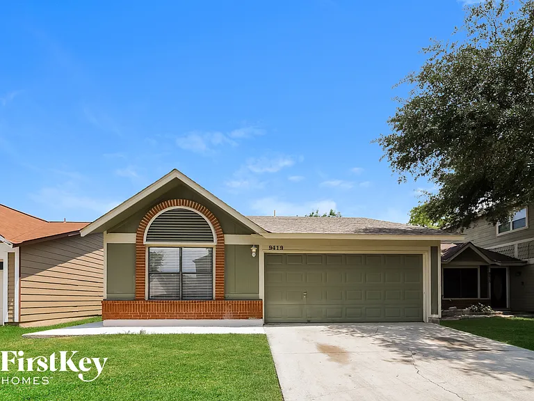 9419 Valley Bnd — Photo 1