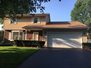 8 Pines Ct, Albany, NY 12203