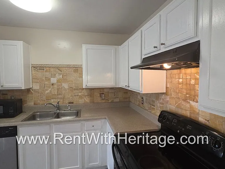 7712 Autry Cir #303 — Photo 8