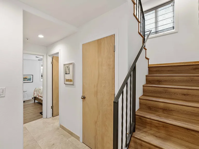 121 Marine Pl — Photo 4