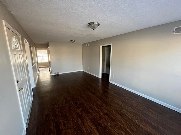 5th image of 3203 Holly Berry Dr
