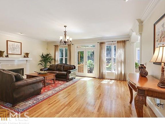 5th image of 2441 Cumberland Dr SE