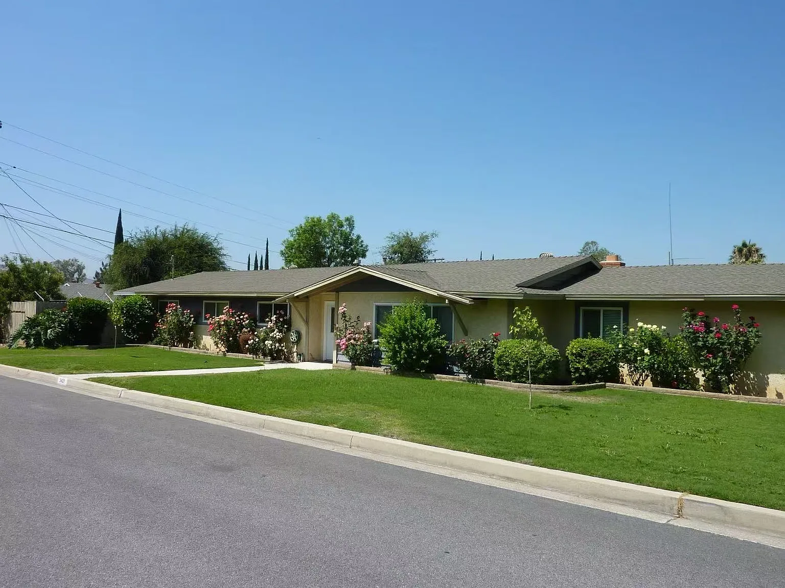 6 bed, 2178 sqft, $800 — Photo 1