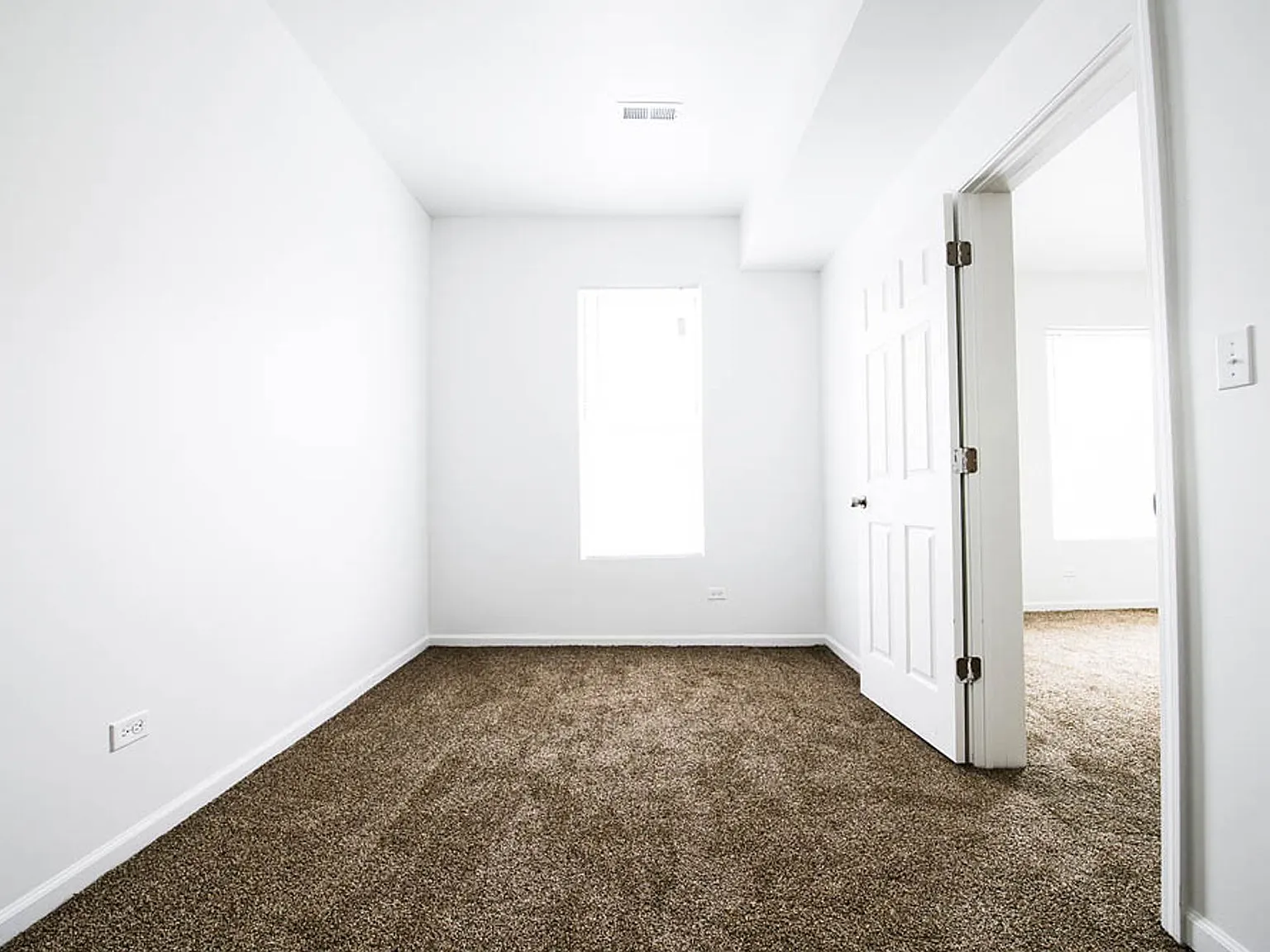 708 S Karlov — Photo 3