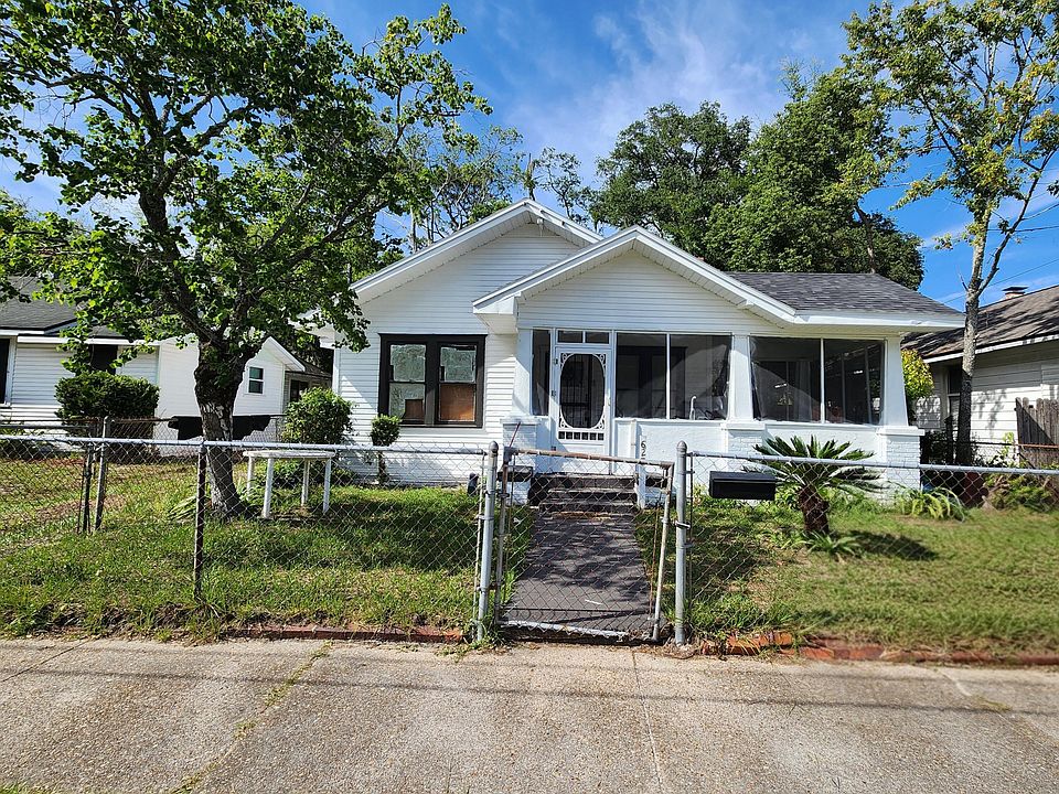 1st image of 623 IVY Street