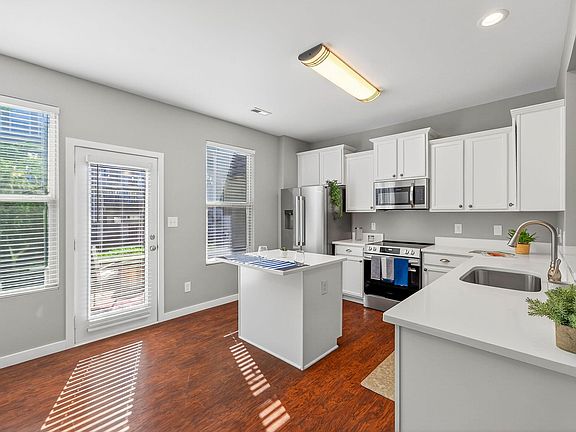 5th image of 4302 Hillsgrove Rd