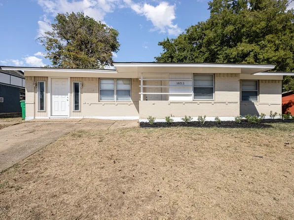 1853 Burning Tree Ln, Carrollton, TX 75006
