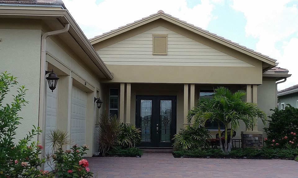 13877 Woodhaven, Verandah