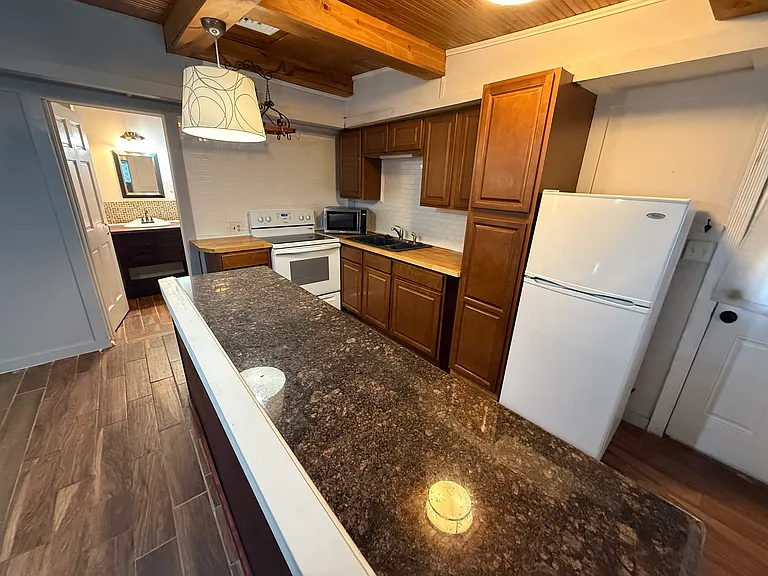 929 Franklin St #5 — Photo 6