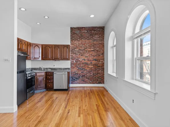 48 Phillips St #Penthouse, Boston, MA 02114