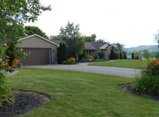 2365 Yorkview Rd SW, New Philadelphia, OH 44663