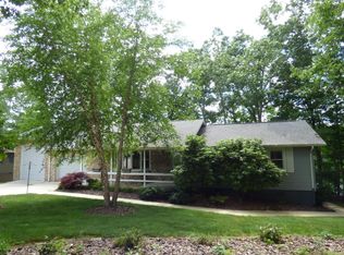 240 Lakeside Dr, Crossville, TN 38558