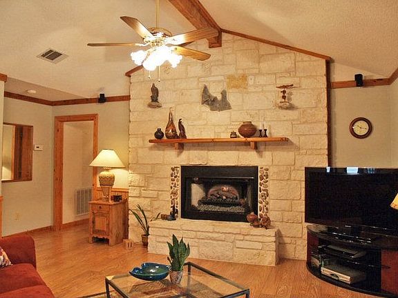 3rd image of 28 Country Place Dr
