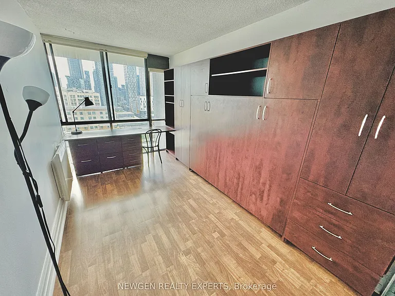 86 Gerrard St E #14F — Photo 15