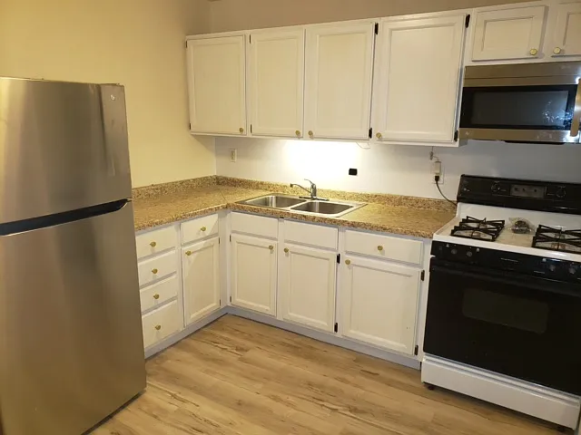 3 bed, 1100 sqft, $1,625 — Photo 2