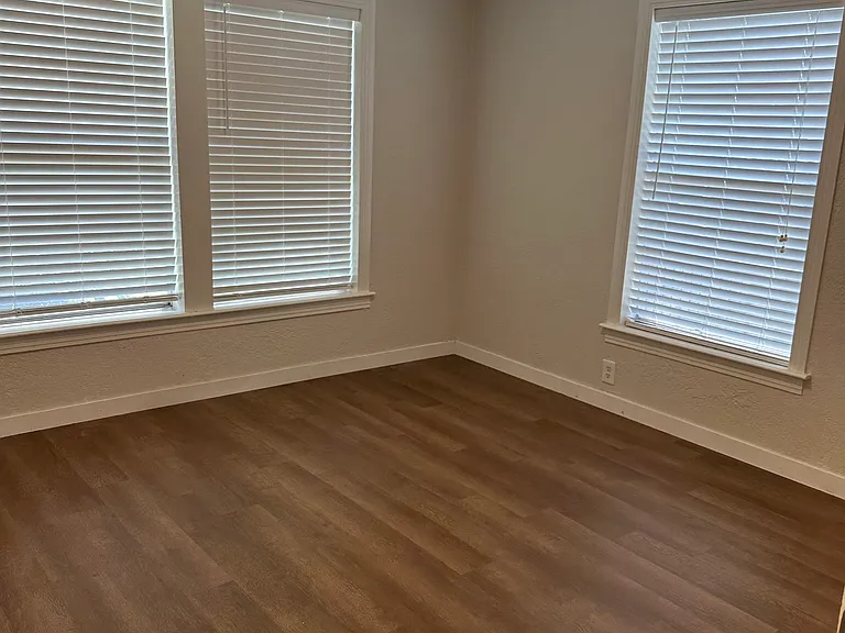 2519 Denison St — Photo 5