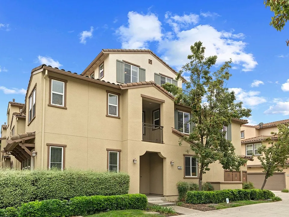 5300 Fioli Loop
