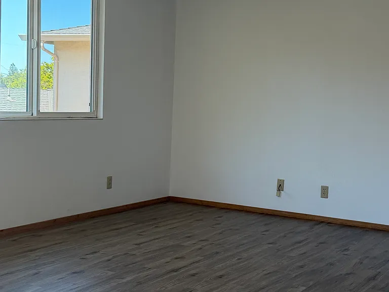 1045 Williams Way #4 — Photo 2
