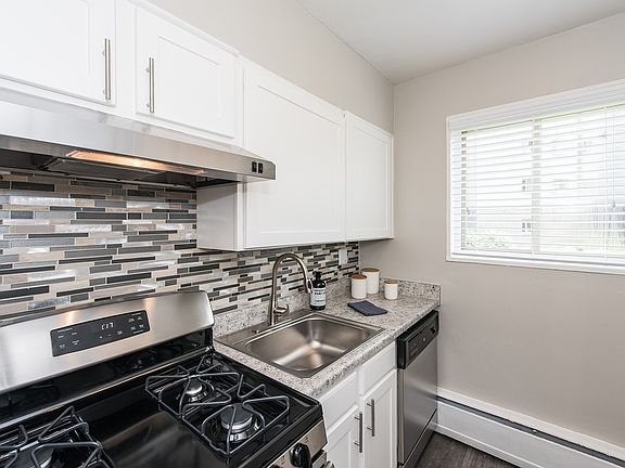 Modern Kitchen | Adelphi MD Apartment For Rent | The Gallery on New Hampshire