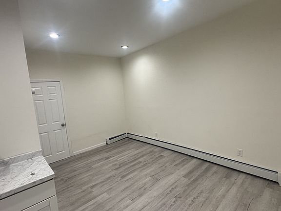 4th image of 23 Old Lake Rd APT 2