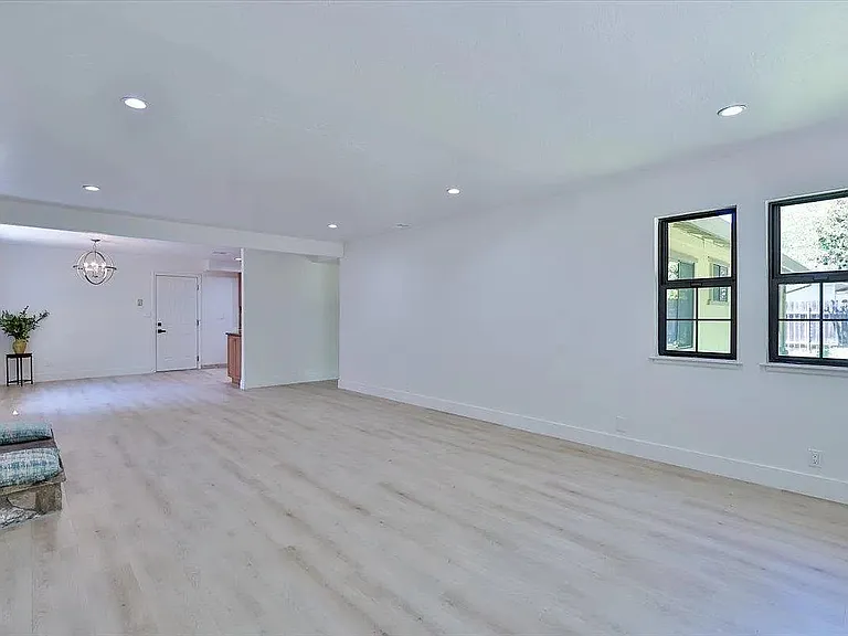 6821 Havenhurst Dr — Photo 4
