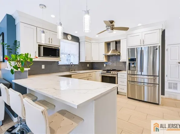85 Morningside Ave, Laurence Harbor, NJ 08879